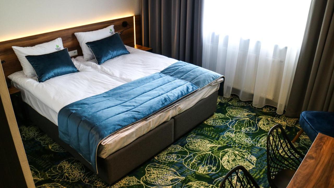 Bloom Hotel Airport Okecie Raszyn Kültér fotó
